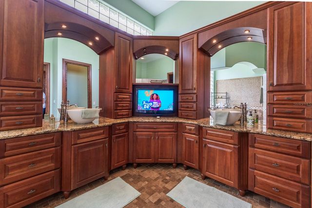 543 ISLEWORTH CLOSE, Tarpon Springs, FL 34688