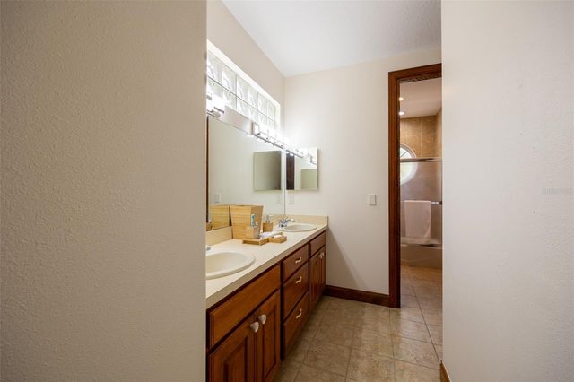 543 ISLEWORTH CLOSE, Tarpon Springs, FL 34688