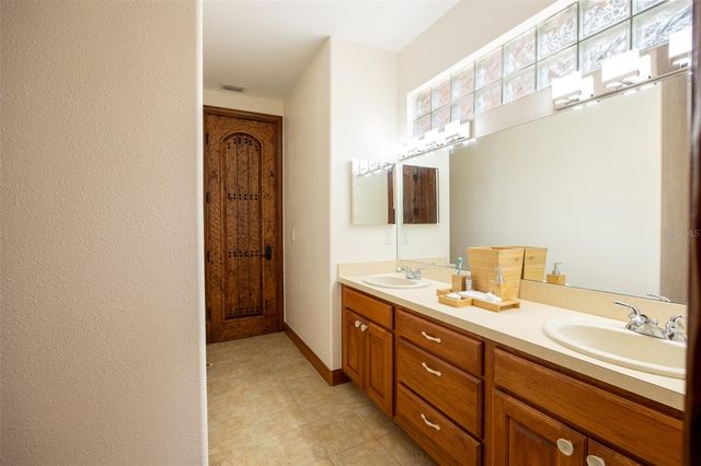 543 ISLEWORTH CLOSE, Tarpon Springs, FL 34688