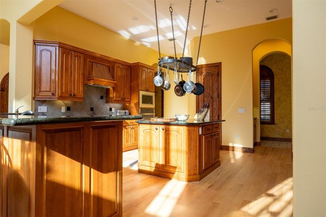 543 ISLEWORTH CLOSE, Tarpon Springs, FL 34688