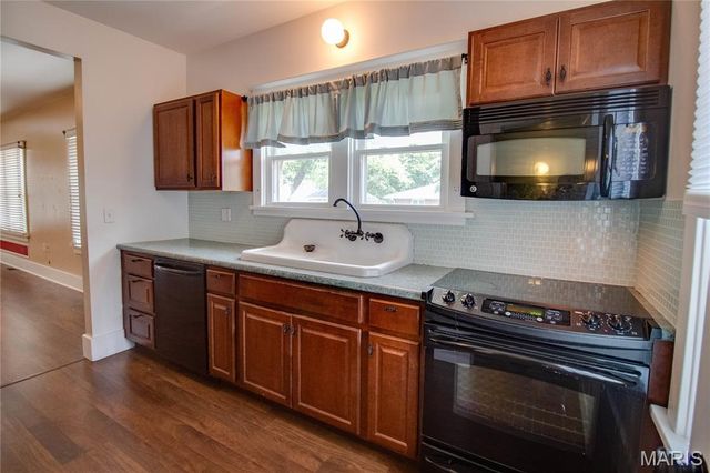 211 12th Street, Wood River, IL 62095