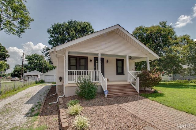 211 12th Street, Wood River, IL 62095