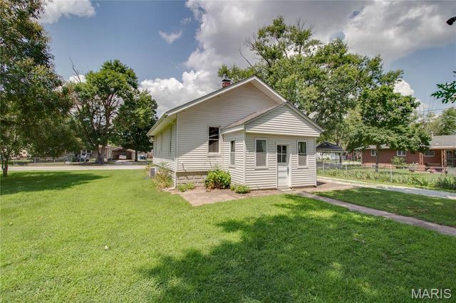 211 12th Street, Wood River, IL 62095