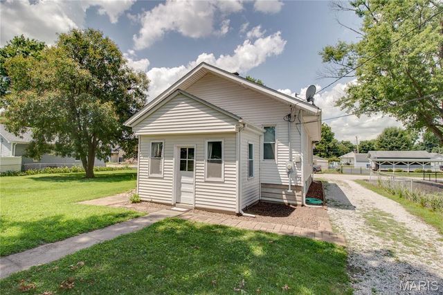 211 12th Street, Wood River, IL 62095