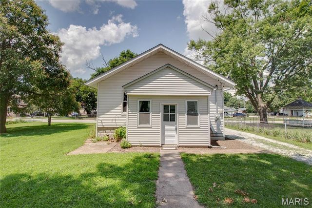 211 12th Street, Wood River, IL 62095