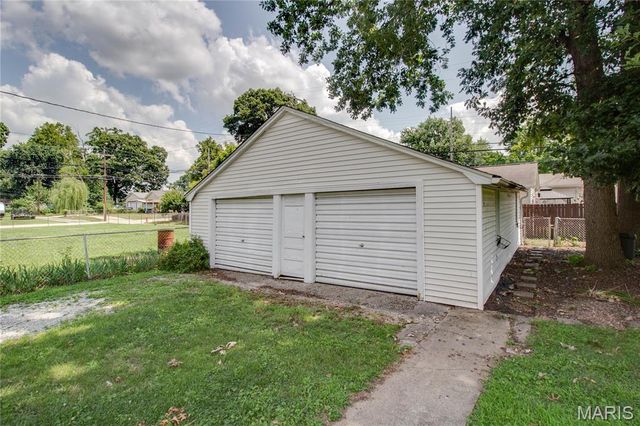 211 12th Street, Wood River, IL 62095