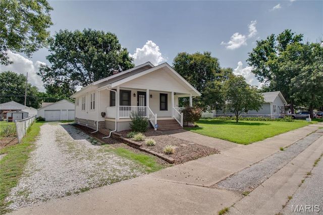 211 12th Street, Wood River, IL 62095