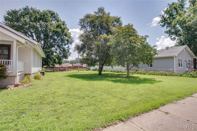211 12th Street, Wood River, IL 62095