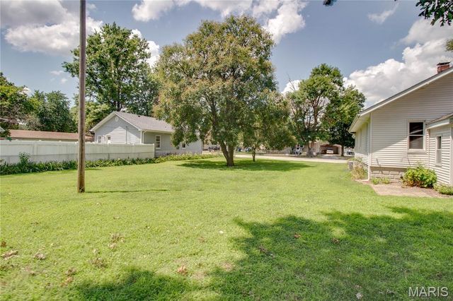 211 12th Street, Wood River, IL 62095