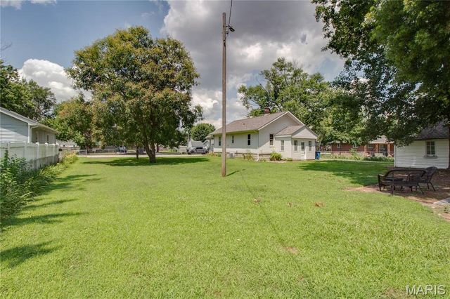 211 12th Street, Wood River, IL 62095