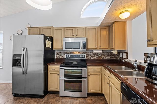 418 Lake Front Drive, Lebanon, OH 45036