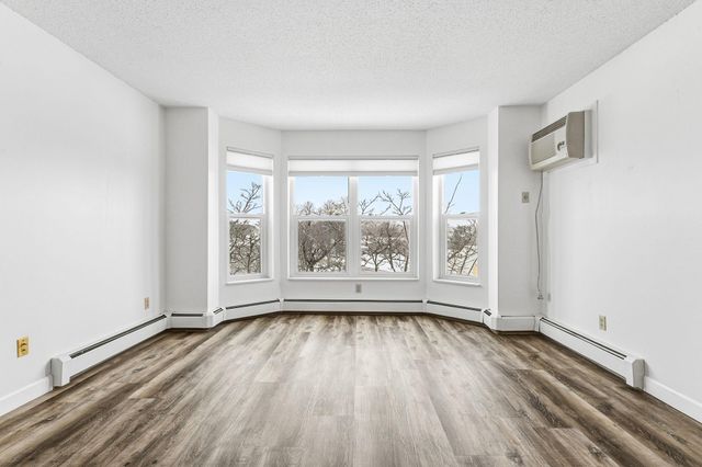 720 3rd Avenue NE 319, Minneapolis, MN 55413