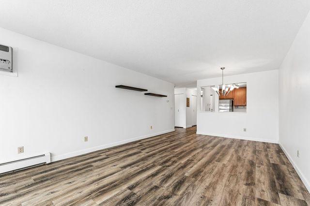 720 3rd Avenue NE 319, Minneapolis, MN 55413