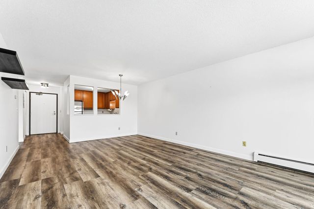 720 3rd Avenue NE 319, Minneapolis, MN 55413