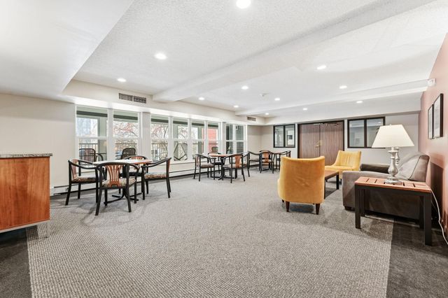 720 3rd Avenue NE 319, Minneapolis, MN 55413