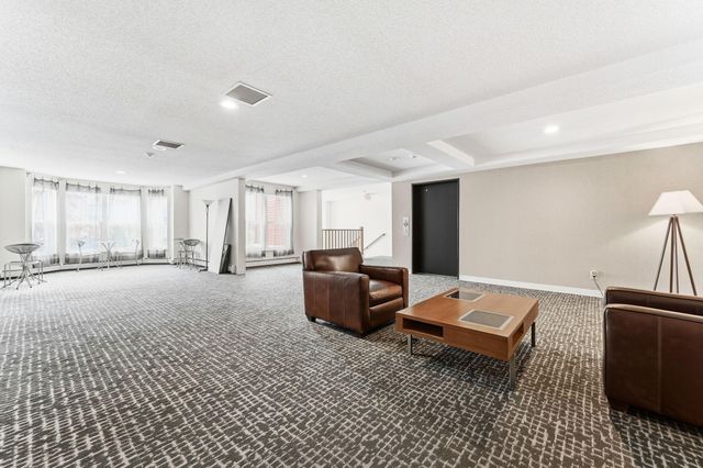 720 3rd Avenue NE 319, Minneapolis, MN 55413