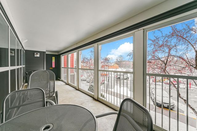 720 3rd Avenue NE 319, Minneapolis, MN 55413