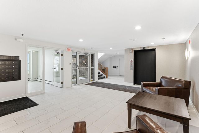 720 3rd Avenue NE 319, Minneapolis, MN 55413