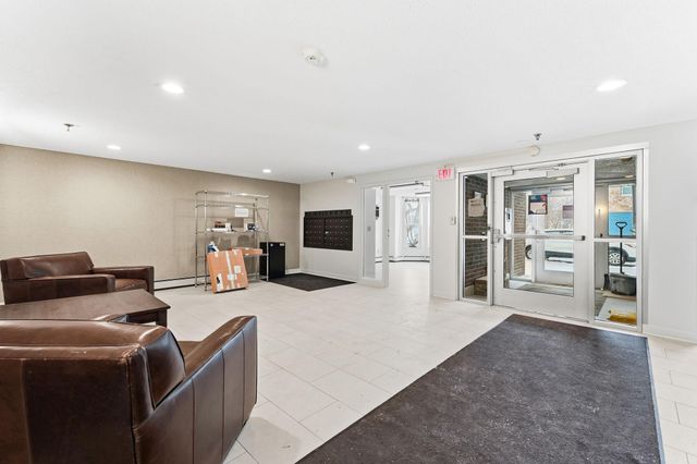 720 3rd Avenue NE 319, Minneapolis, MN 55413