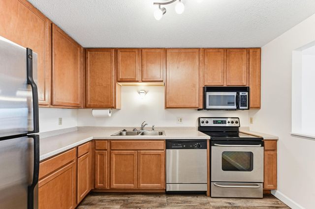 720 3rd Avenue NE 319, Minneapolis, MN 55413