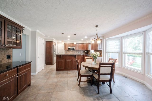 8677 Buffett Parkway, Fishers, IN 46038