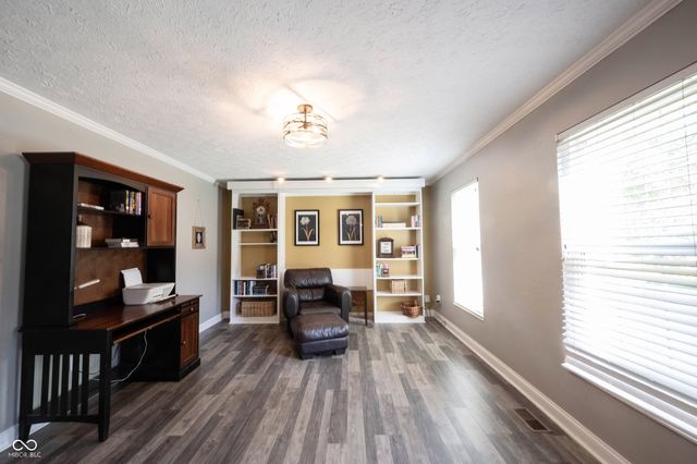8677 Buffett Parkway, Fishers, IN 46038