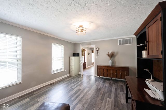 8677 Buffett Parkway, Fishers, IN 46038