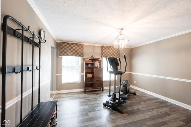 8677 Buffett Parkway, Fishers, IN 46038