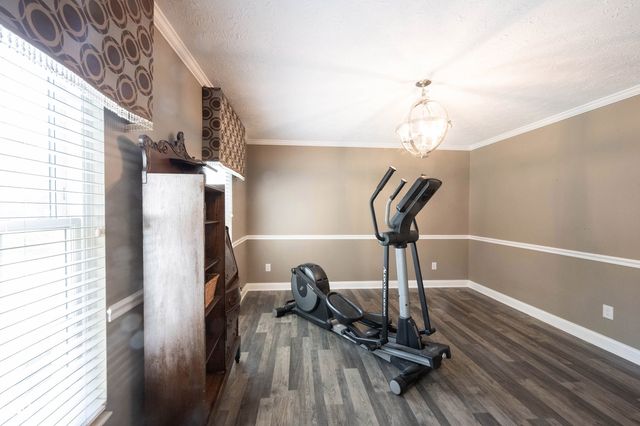 8677 Buffett Parkway, Fishers, IN 46038