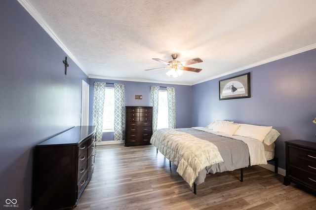 8677 Buffett Parkway, Fishers, IN 46038