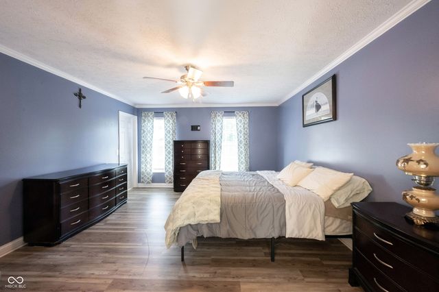 8677 Buffett Parkway, Fishers, IN 46038