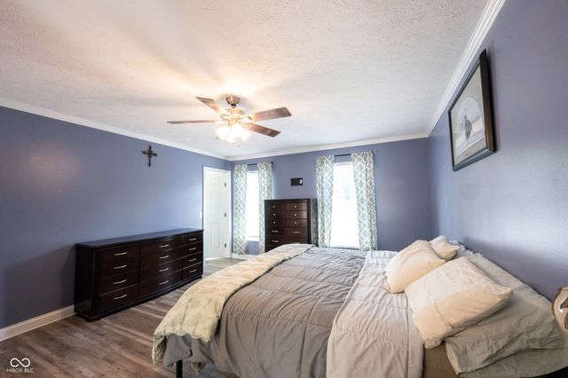 8677 Buffett Parkway, Fishers, IN 46038
