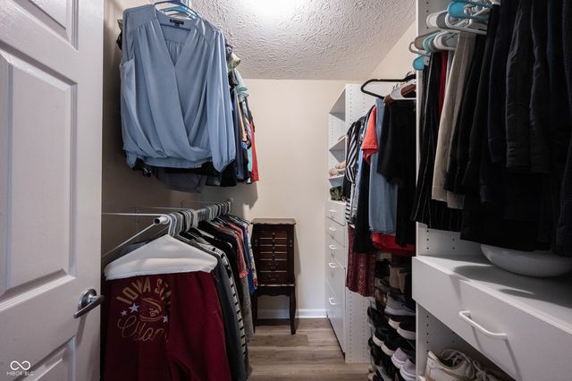 8677 Buffett Parkway, Fishers, IN 46038