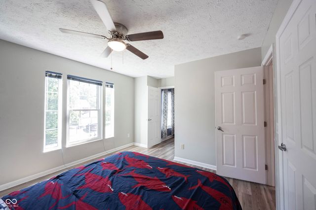 8677 Buffett Parkway, Fishers, IN 46038