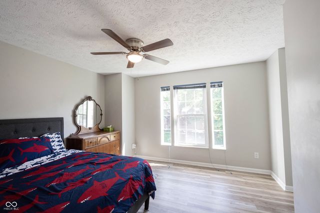 8677 Buffett Parkway, Fishers, IN 46038