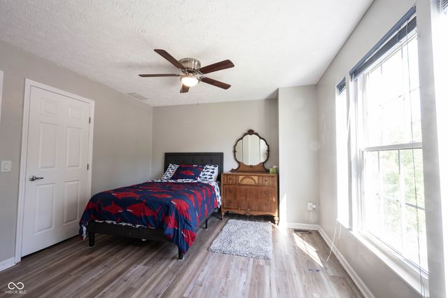 8677 Buffett Parkway, Fishers, IN 46038