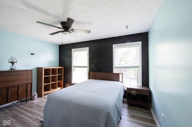 8677 Buffett Parkway, Fishers, IN 46038