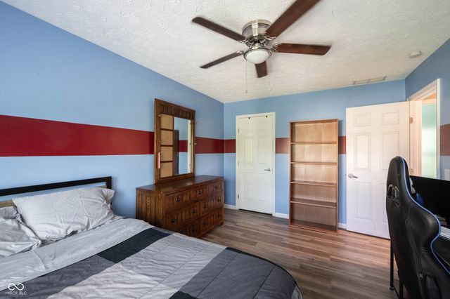 8677 Buffett Parkway, Fishers, IN 46038
