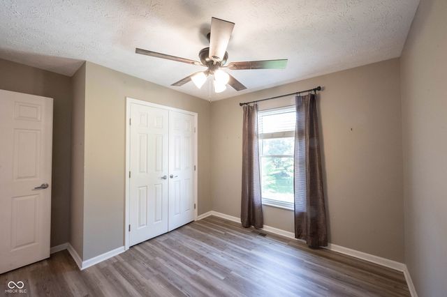 8677 Buffett Parkway, Fishers, IN 46038