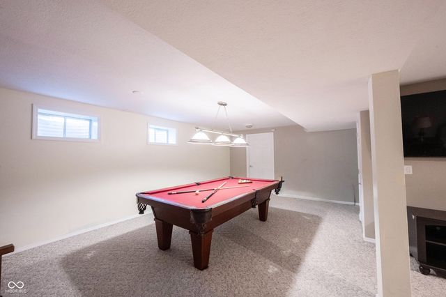 8677 Buffett Parkway, Fishers, IN 46038