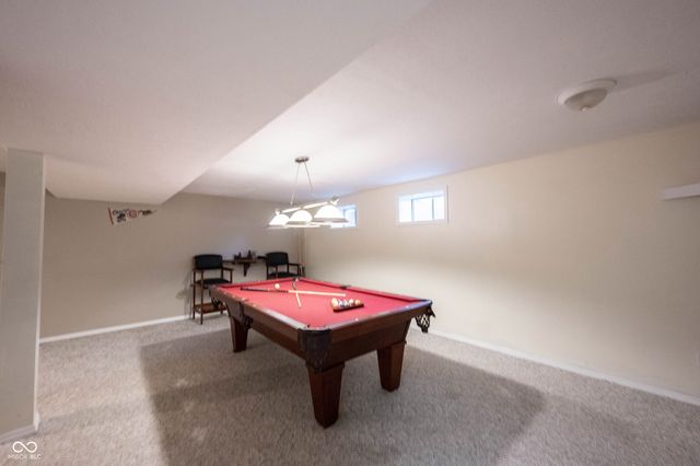 8677 Buffett Parkway, Fishers, IN 46038