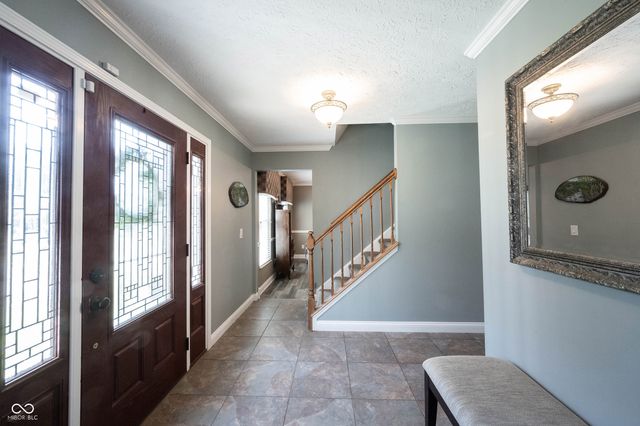 8677 Buffett Parkway, Fishers, IN 46038