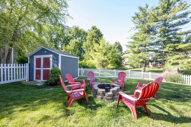 8677 Buffett Parkway, Fishers, IN 46038