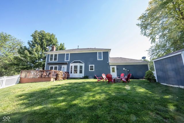 8677 Buffett Parkway, Fishers, IN 46038