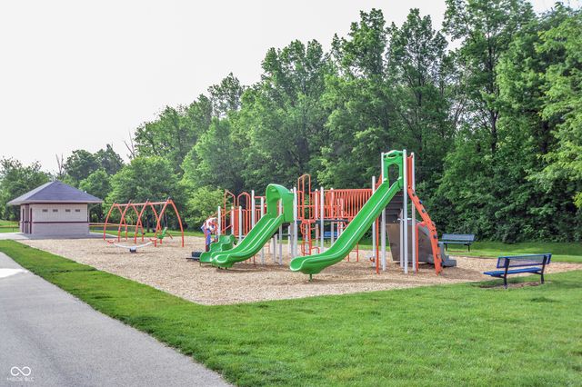 8677 Buffett Parkway, Fishers, IN 46038