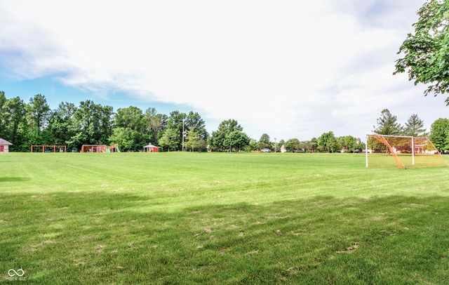 8677 Buffett Parkway, Fishers, IN 46038