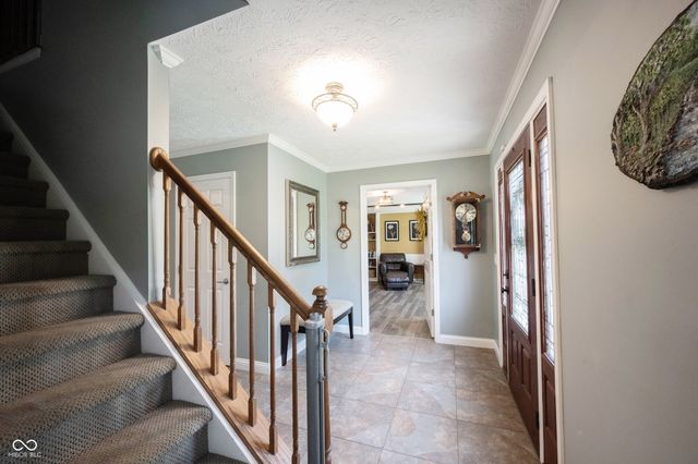 8677 Buffett Parkway, Fishers, IN 46038