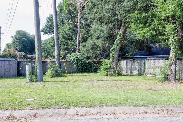 6152 Chablis Ln, Pensacola, FL 32504