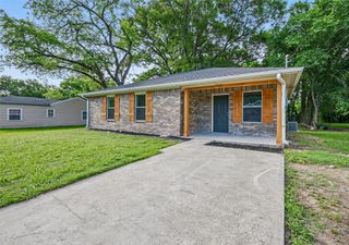 714 E 12th Street, Bonham, TX 75418