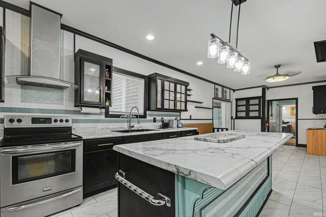 2827 Edwardsburg Avenue, Elkhart, IN 46514